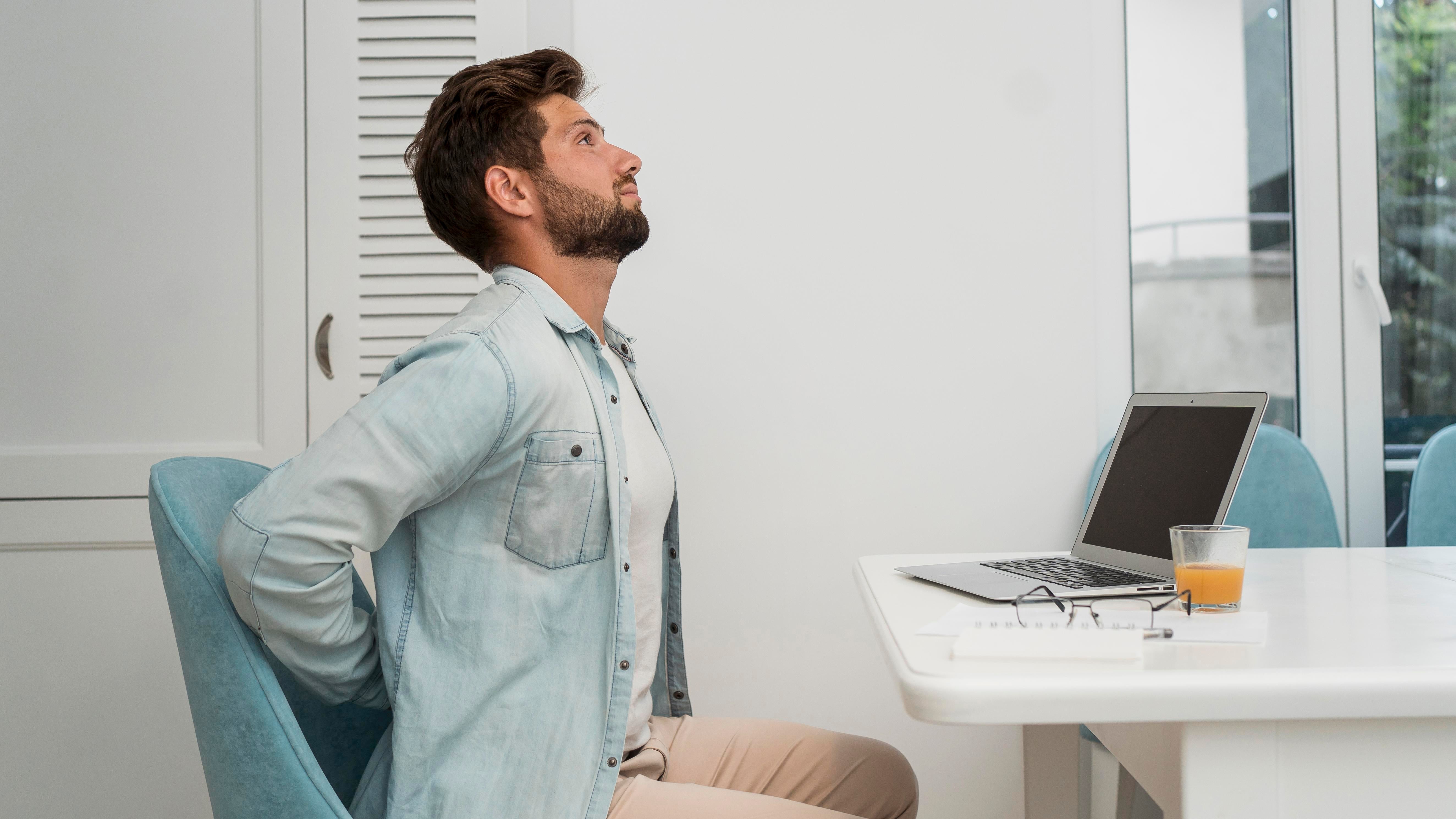 Télétravail, stress, longues heures assis : 7 gestes simples pour préserver ton dos